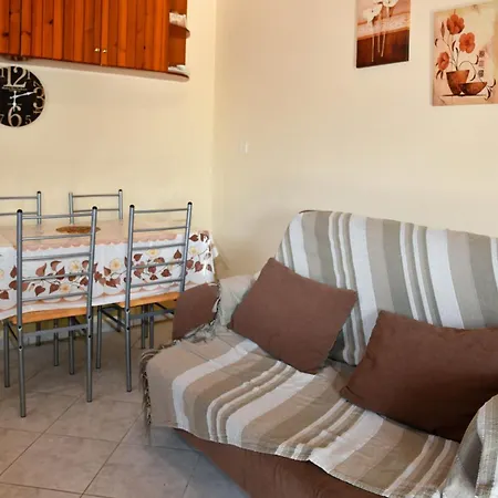 50 Steps From The Sea *